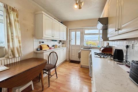 298 Beacon Road, Bradford, BD6 3DU