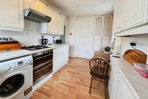298 Beacon Road, Bradford, BD6 3DU