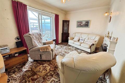 298 Beacon Road, Bradford, BD6 3DU