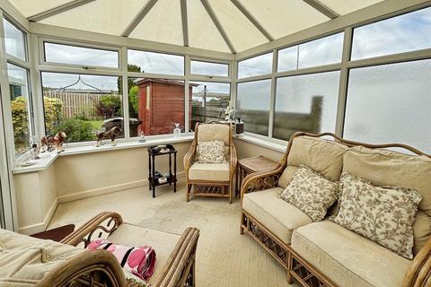 298 Beacon Road, Bradford, BD6 3DU