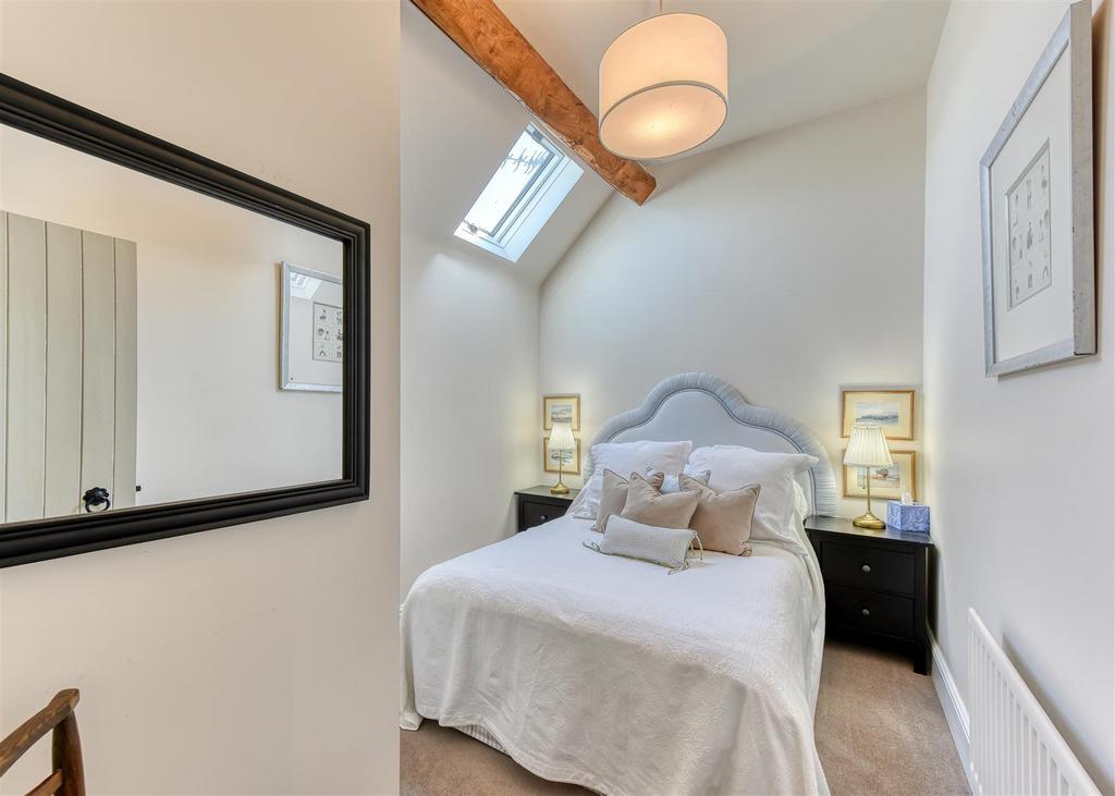 Dingle Cottage-bed3.jpg