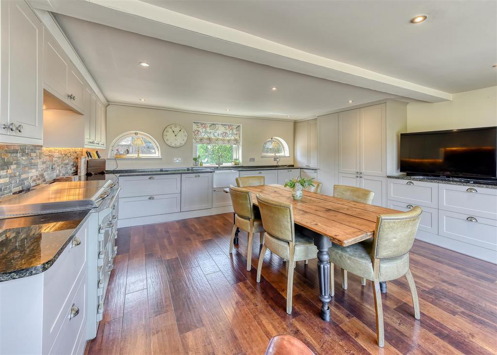 Dingle Cottage-kitchen3.jpg