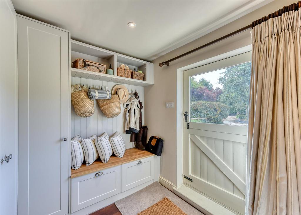 Dingle Cottage-side hall2.jpg