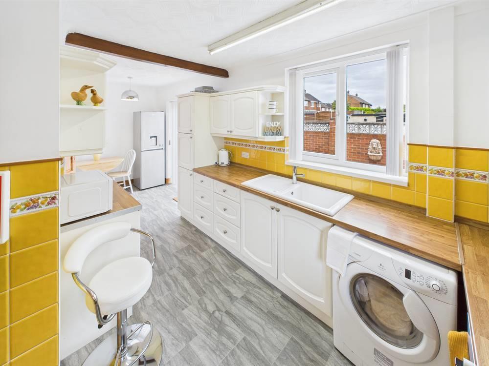 Kitchen 2.jpg