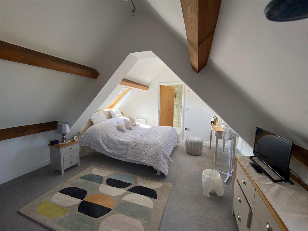 Bed 1.jpg