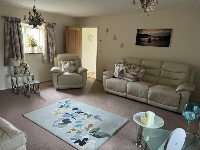 Living room..jpg