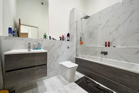 1 bedroom in a flat share to rent, Newhall Street, Birmingham B3
