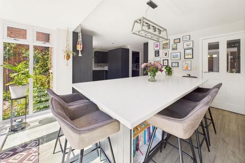 3 Arminghall Close, Poringland, Norwich, NR14 7TW