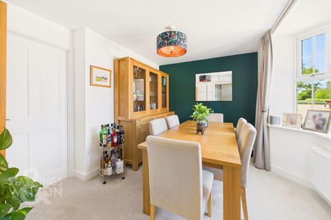 3 Arminghall Close, Poringland, Norwich, NR14 7TW