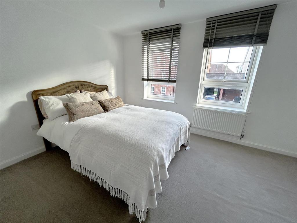 FRONT BEDROOM.jpg