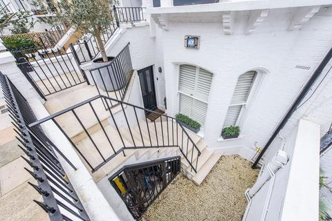 2 bedroom flat for sale, Denning Road, Hampstead, London, NW3