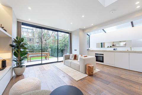 2 bedroom flat for sale, Denning Road, Hampstead, London, NW3