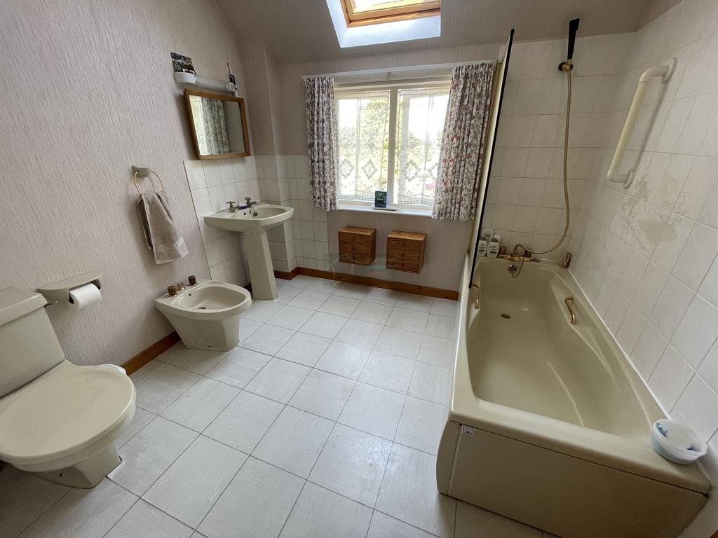 Bathroom.JPG