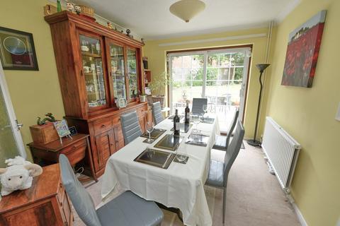 17 Doyle Gardens, Yateley, GU46 6XY