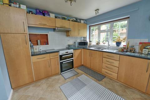 17 Doyle Gardens, Yateley, GU46 6XY