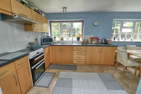17 Doyle Gardens, Yateley, GU46 6XY