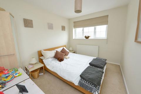 17 Doyle Gardens, Yateley, GU46 6XY