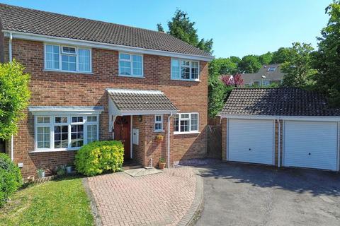 17 Doyle Gardens, Yateley, GU46 6XY