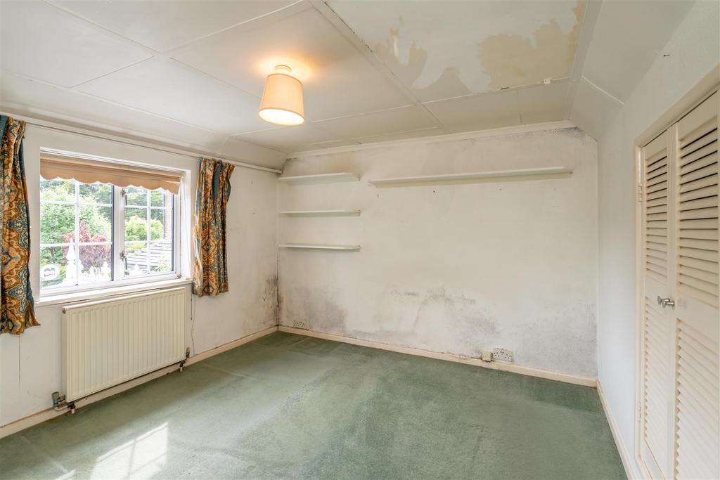 Bedroom 1.jpg