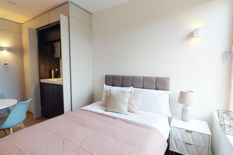 Studio to rent, Staines Road