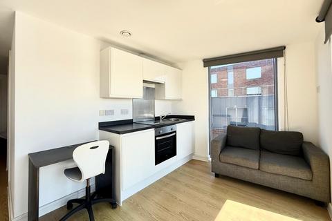 Studio to rent, Large Studio, Norfolk House, L1