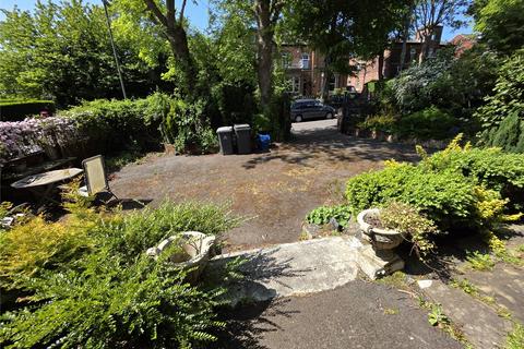 7 bedroom semi-detached house for sale, Park Road, Dewsbury, WF13
