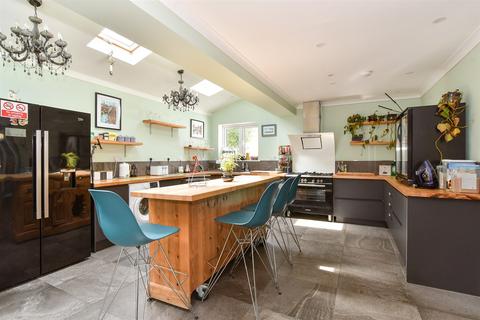5 bedroom chalet for sale, West Hill Road, Ryde PO33