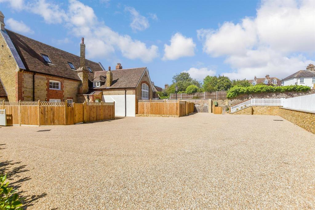 Driveway/Parking