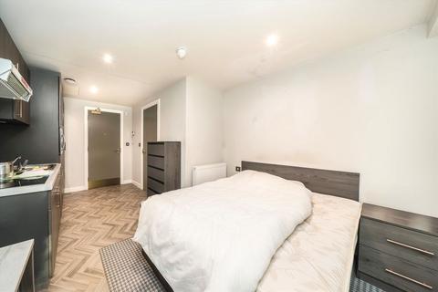 Studio to rent, Kenton Road, Harrow HA3