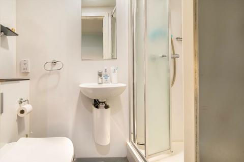 Studio to rent, Kenton Road, Harrow HA3