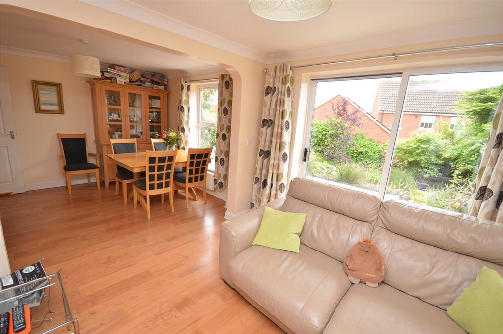 Living Room/Dining