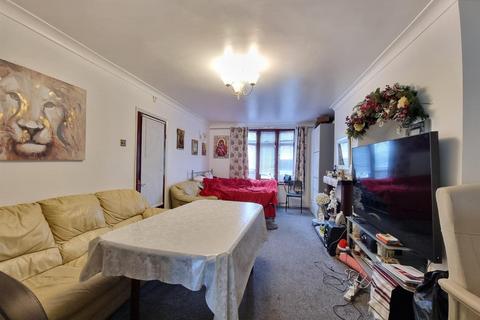 4 bedroom house for sale, Turnage Road, Dagenham