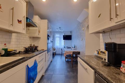 4 bedroom house for sale, Turnage Road, Dagenham