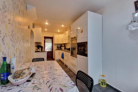 9 Turnage Road, Dagenham, RM8 1RB
