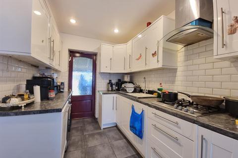 9 Turnage Road, Dagenham, RM8 1RB