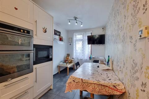 9 Turnage Road, Dagenham, RM8 1RB