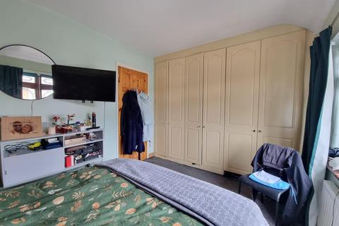 9 Turnage Road, Dagenham, RM8 1RB