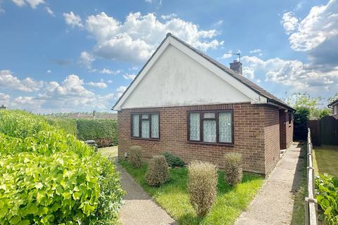 2 bedroom detached bungalow to rent, Glebe Road, Bedford MK45