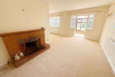 2 bedroom detached bungalow to rent, Glebe Road, Bedford MK45