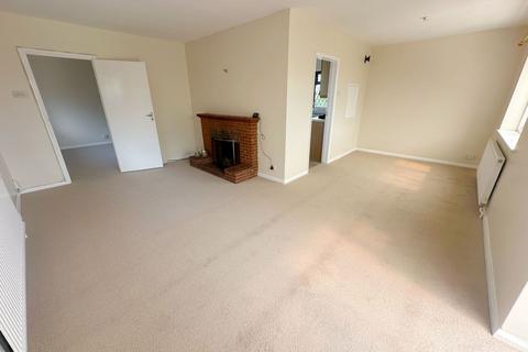 2 bedroom detached bungalow to rent, Glebe Road, Bedford MK45