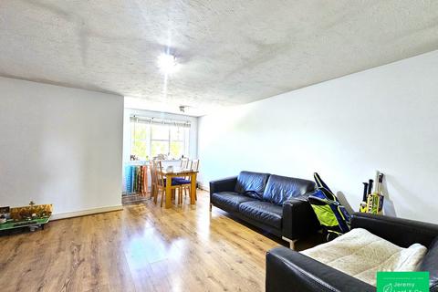 2 bedroom flat to rent, Lucas Gardens, East Finchley, N2