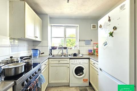 2 bedroom flat to rent, Lucas Gardens, East Finchley, N2