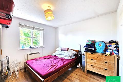 2 bedroom flat to rent, Lucas Gardens, East Finchley, N2