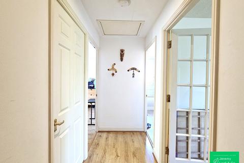 2 bedroom flat to rent, Lucas Gardens, East Finchley, N2