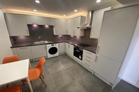 6 bedroom semi-detached house to rent, Pelham Crescent, Beeston, NG9 2ER
