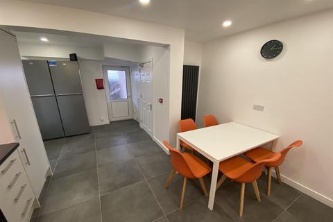 6 bedroom semi-detached house to rent, Pelham Crescent, Beeston, NG9 2ER