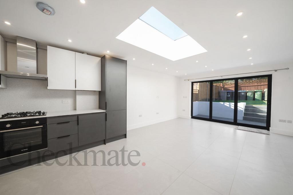 New 3 bedroom apartment with private garden