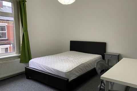 3 bedroom terraced house to rent, Boscombe Street, Manchester M14