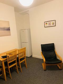 3 bedroom terraced house to rent, Boscombe Street, Manchester M14