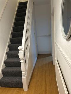 3 bedroom flat to rent, Claremont Road, Manchester M14